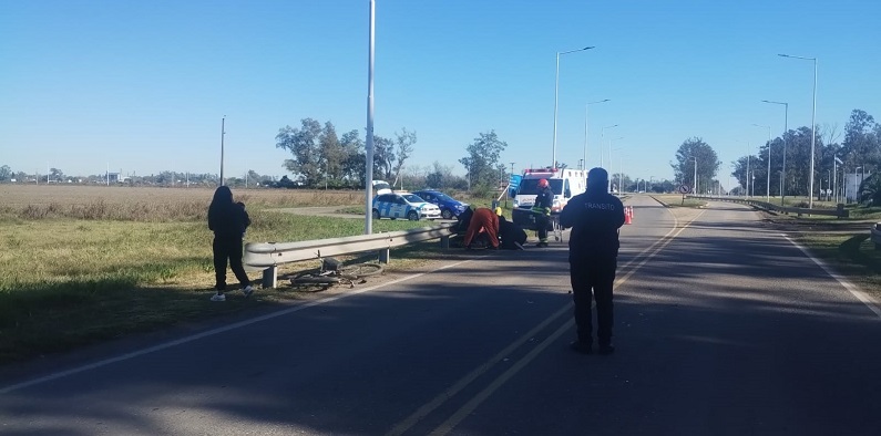 Falleció un ciclista atropellado por una camioneta en Leones.